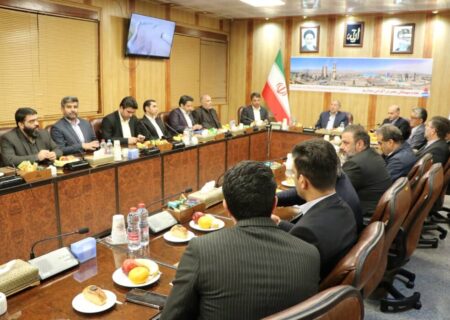 بازدید فرمانده قرارگاه اقتصادی وزارت دفاع از پتروشیمی شیراز